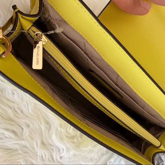 Firm✨Michael Kors Mott large crossbody clutch bag - Picture 12 of 12